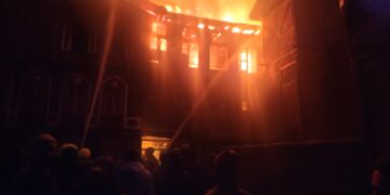 Massive fire breaks out in Jamalata Srinagar