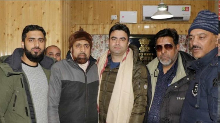 Farewell accorded to outgoing Tehsildar South Srinagar Moean Azhar Kakroo
