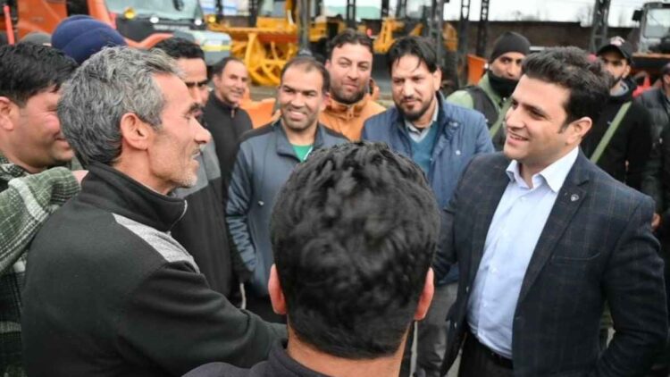 Athar Aamir Khan ensures robust snow clearance plan in Kulgam with 24 machines in action