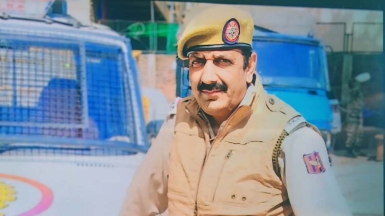 Cop falls unconscious in Srinagar, dies