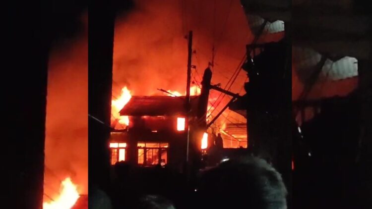 Massive fire breaks out in Nowpora Sgr