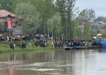 Two woman among 4 dead as boat capsizes in Jhelum in Srinagar