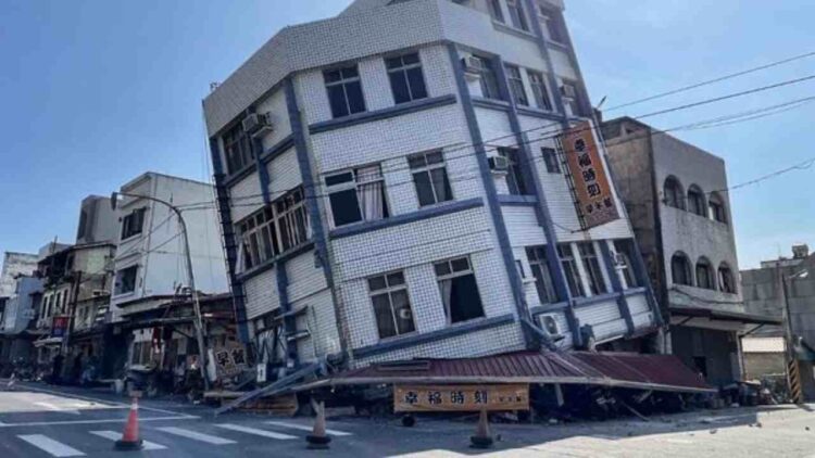 Powerfull earthquake rocks Taiwan, 4 dead Powerfull earthquake rocks Taiwan, 4 dead