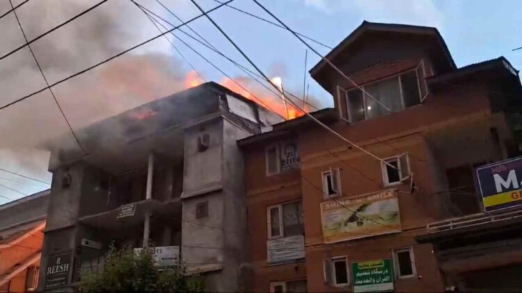 Fire breaks out in Rajbagh Sgr