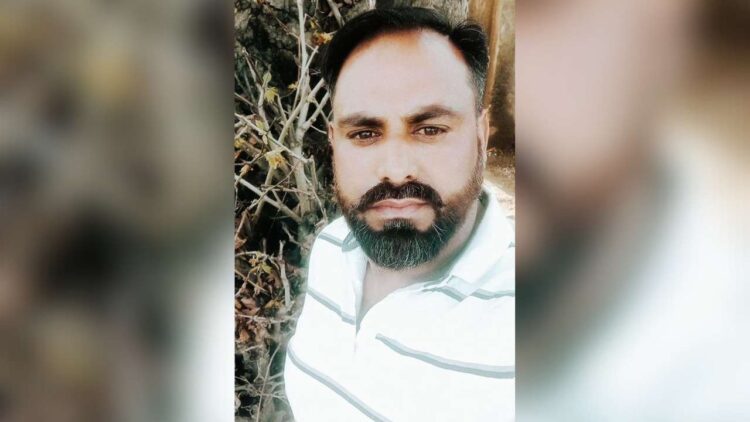 Fruit seller stabbed to death in Srinagar Fruit seller stabbed to death in Srinagar