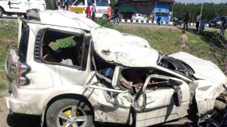 Four killed, 3 critical as vehicle skids off road in Kulgam