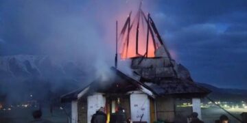 Temple gutted in fire in Gulmarg