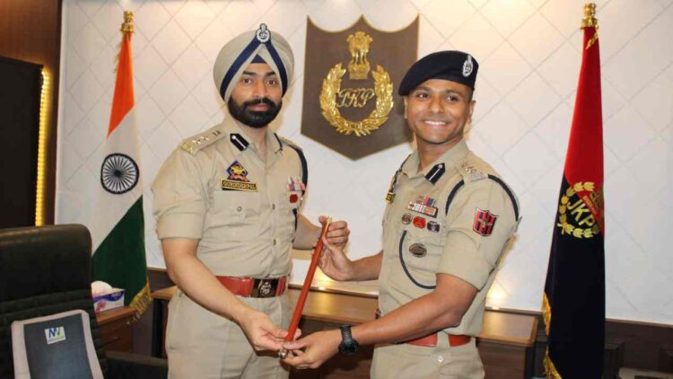 Gurinderpal Singh assumes charge as SSP Baramulla