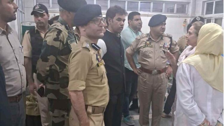 Div Com, IGP visit SMHS Hospital to  enquire about well-being of injured BSF Jawans in Budgam accident