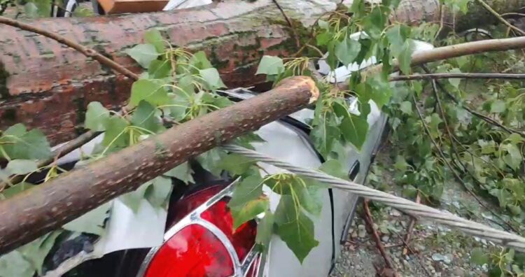 Gusty winds damage several residential houses, vehicles in Kulgam villages Gusty winds damage several residential houses, vehicles in Kulgam villages