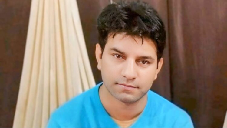 Teacher Dies After Suspected Heart Attack While Riding in Anantnag Teacher Dies After Suspected Heart Attack While Riding in Anantnag