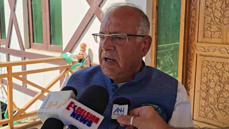 Tariq Karra visits Abdullahs’ residence to express greetings on behalf of party