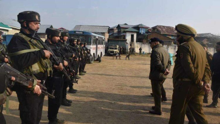 IGP Kashmir Zone Reviews Crime, Security Situation in Bandipora
