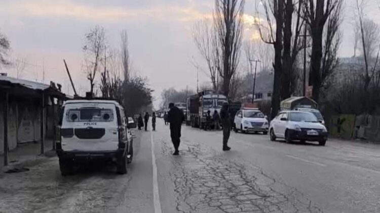 Encounter Breaks Out in J&K's Udhampur IED Detected, Destroyed in Palhallan on Srinagar-Baramulla Highway; Traffic Restored