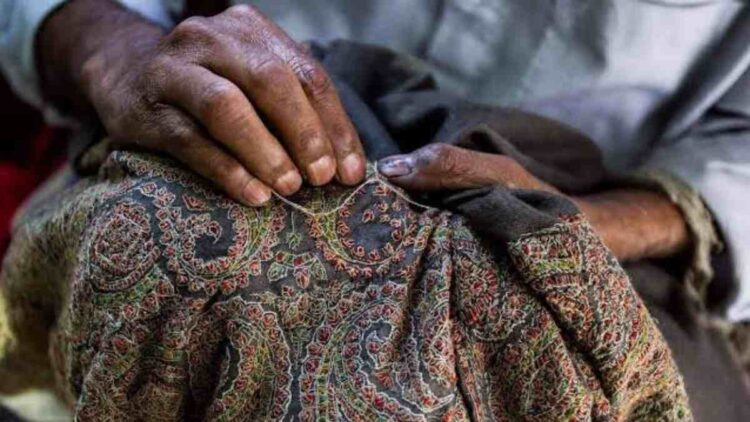 Committed to Safeguarding Kashmir’s Handicrafts: Govt on Proposed GST Committed to Safeguarding Kashmir’s Handicrafts: Govt on Proposed GST
