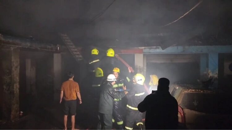 Six Gas Cylinders Explode in Nawab Bazar, Srinagar; Fire Contained, Major Disaster Averted Six Gas Cylinders Explode in Nawab Bazar, Srinagar; Fire Contained, Major Disaster Averted