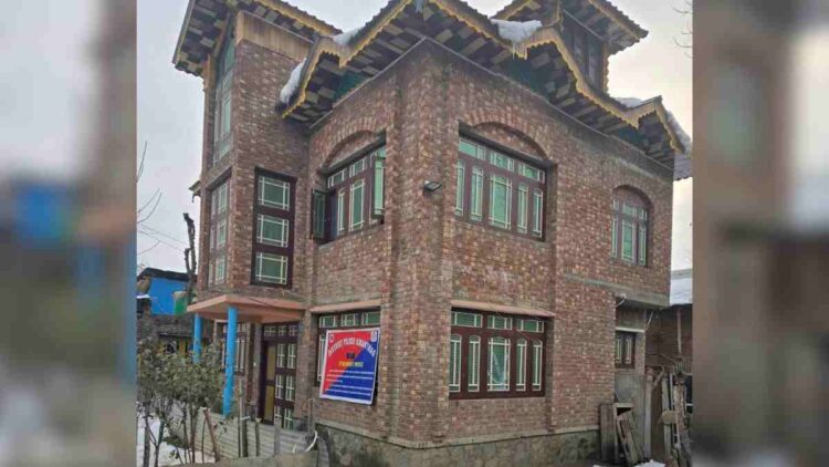 Anantnag Police Attach Double-Storey House Worth ₹1 Crore Under NDPS Act Anantnag Police Attach Double-Storey House Worth ₹1 Crore Under NDPS Act