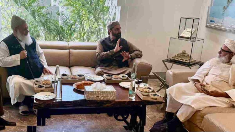 Mirwaiz Meets Jamiat Ulama-i-Hind President to Discuss Waqf Amendment Bill