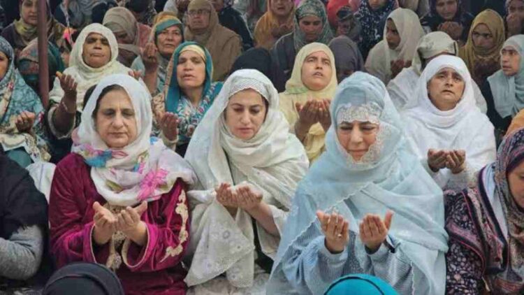 Devotees throng Hazratbal Shrine to observe Urs of Hazrat Abu Bakr Siddiq (RA) Mehbooba Mufti Greets People on Shab-e-Meraj (SAW)