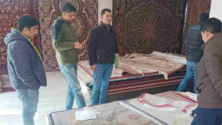 Govt Intensifies Drive Against Sale of Unlabelled Machine-Made Carpets