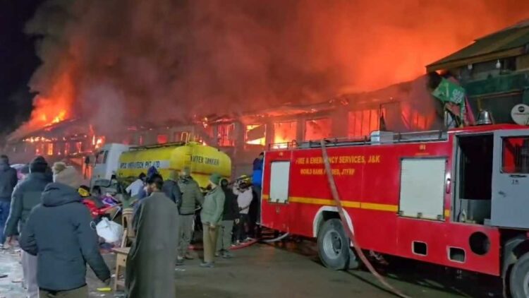 Fire Ravages Sonamarg Market as Locals Allege Delayed Response from Fire Tenders