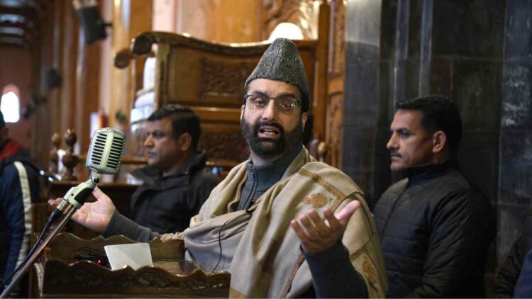 Mirwaiz Urges Imams to Speak Against Social Evils, Calls for Collective Awakening