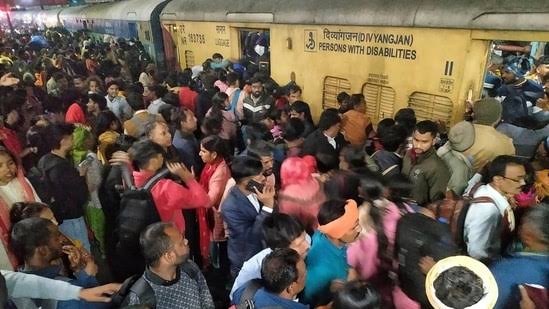 18 Dead, Over a Dozen Injured in Stampede at New Delhi Railway Station