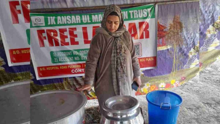 Pulwama Woman Starts Free Langar Khana at DH Pulwama During Ramadan
