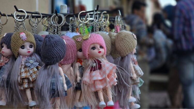 Kashmir Sees Sharp Decline in Eid Shopping; Garment Sales Plunge by 95 Percent, Traders Struggle