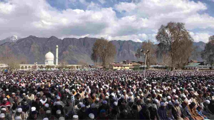 J&K Waqf Board Announces Salary Hike for Imams, Khateebs & Staff