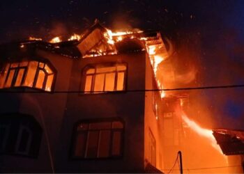 Fire Damages Madrassa, 2 Residential Houses in Bemina Sgr