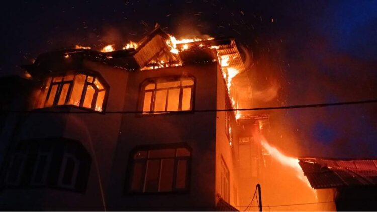 Fire Damages Madrassa, 2 Residential Houses in Bemina Sgr Fire Damages Madrassa, 2 Residential Houses in Bemina Sgr