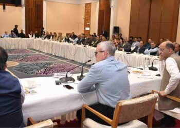Pahalgam Aftermath: CM Omar Holds Interaction with Tourism, Business Stakeholders in Kashmir