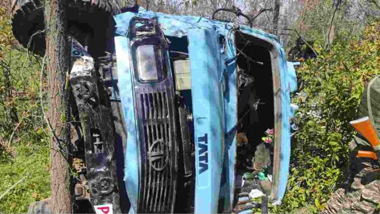 Eight CRPF Jawans, 2 SPOs Injured In Doothpathri Road Accident