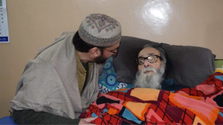 Maulana Mubarak Mubarki Passes Away, Mirwaiz Expresses Grief Maulana Mubarak Mubarki Passes Away, Mirwaiz Expresses Grief