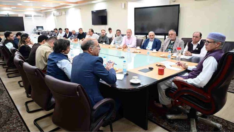 CM Omar Promises to Boost Kashmir Tourism, Assures Support to Stakeholders