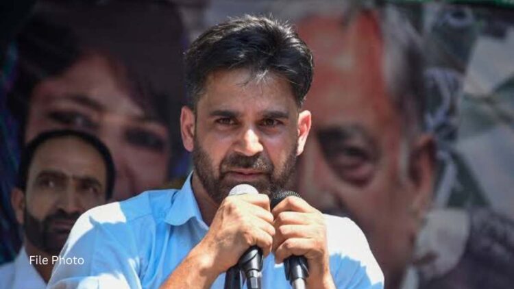 Waheed Parra Slams Omar for Branding Peace-Loving Kashmiris Anti-National