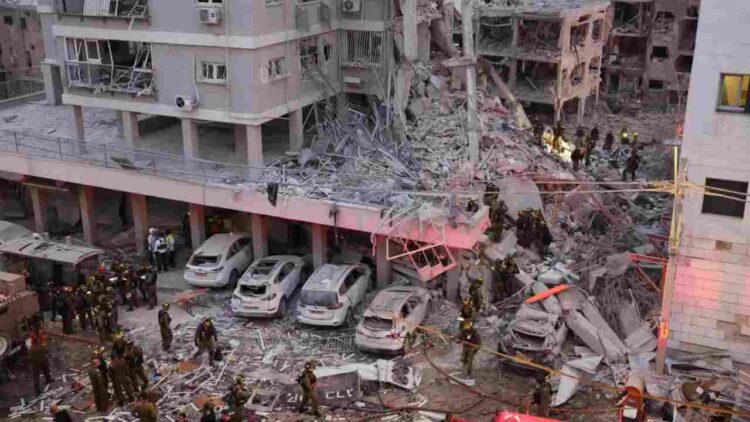 Iran Missile Strike on Israel: 5 Dead, Around 100 Injured in Overnight Attack 10 Killed, Hundreds Injured in Overnight Iranian Missile Attack on Israel