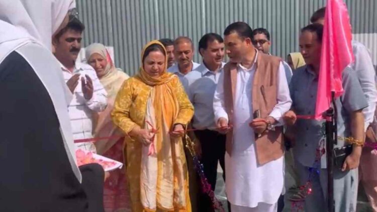 Sakina Itoo Visits GMHSS Kunzer; Felicitates Toppers