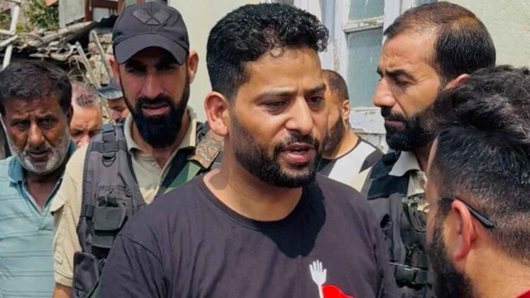 Er. Aijaz Hussain Visits Rajbagh, Donates Two Months’ Salary to Fire Victims