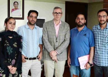 Dental Surgeons Meet CM Omar, Seek Resolution to 16-Year Unemployment Crisis