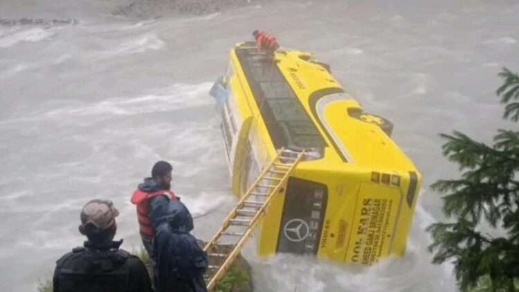 Bus Carrying ITBP Personnel Falls Into River Sindh  in Ganderbal