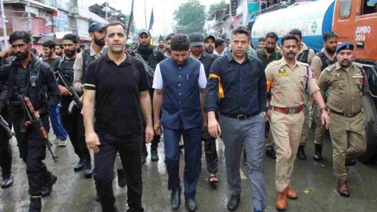 DC Budgam Participates in 11th Muharram Procession at Magam DC Budgam Participates in 11th Muharram Procession at Magam