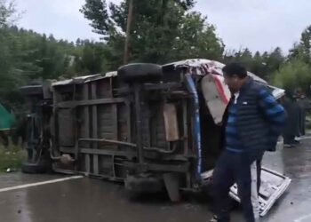 Eight Injured as Tempo Overturns on Mughal Road in Shopian