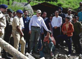 ‘You’re not alone’ | CM Omar Visits Cloudburst-Hit Chashoti Village in J&K’s Kishtwar, Announces Relief