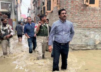 Ahsan Pardesi Visits Flood Prone Areas in Lal Chowk