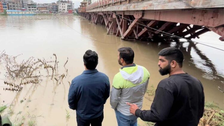 Jhelum Likely to Swell as Moderate to Heavy Rain Forecast in J&K Possible Flood Threat Over in Srinagar, Jhelum Stabilizes