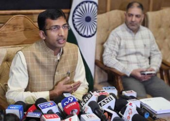 Next 15 Days Crucial, Mobile Connectivity To Be Restored Fully Soon: Div Com