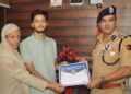 SSP Ganderbal Felicitates NEET Topper from Police Family SSP Ganderbal Felicitates NEET Topper from Police Family