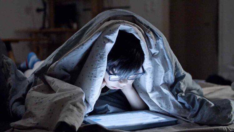 Just 1 Hour of Reels = Eye Strain, Anxiety & Sleep Problems: Study Just 1 Hour of Reels = Eye Strain, Anxiety & Sleep Problems: Study